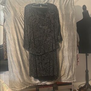 Briggs New York Black Paisley Long Sleeve Dress